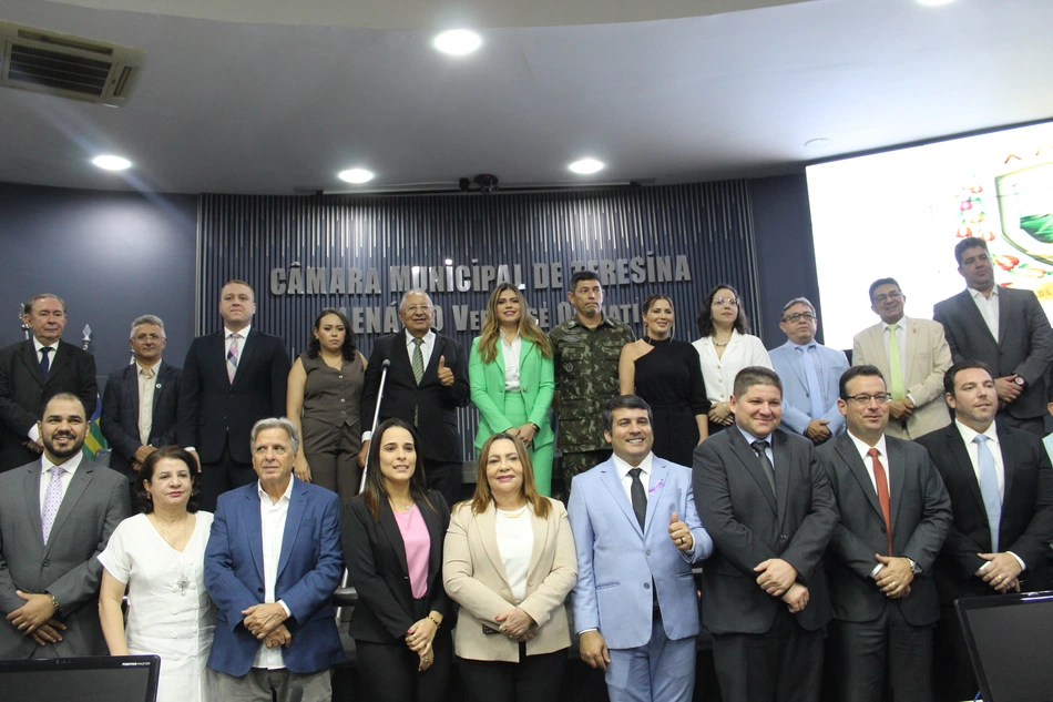 Sessão solene presta homenagem a cidade de Teresina.