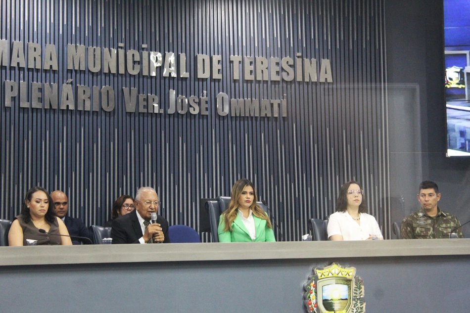 Sessão solene presta homenagem a cidade de Teresina.