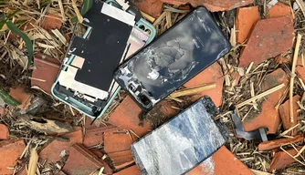 Aparelho celular quebrado pela acusada em Teresina.