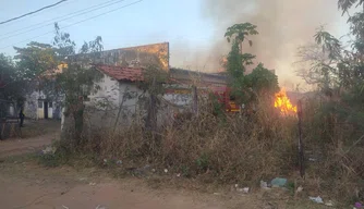 Incêndio em madeireira em Teresina.