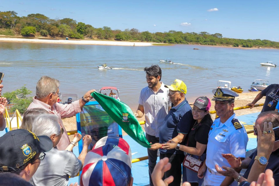 Prefeito Dr. Pessoa inaugura píer flutuante.