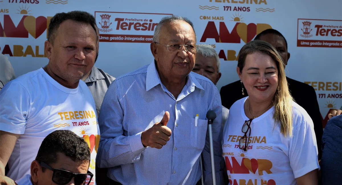 Dr. Pessoa entrega pavimentação na zona Sudeste de Teresina