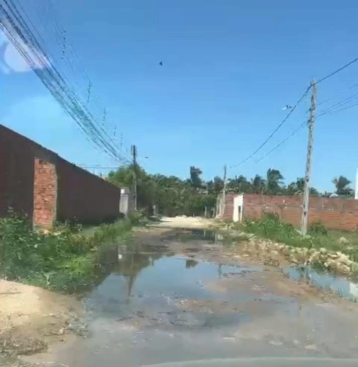 Rua alagada Aroeiras.