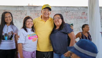 Dr. Pessoa, participa de ação social na Vila Coronel Carlos Falcão