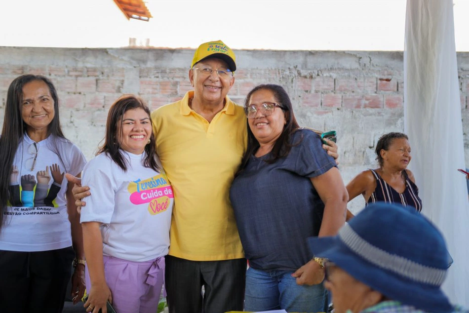 Dr. Pessoa, participa de ação social na Vila Coronel Carlos Falcão