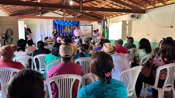 Interpi entrega títulos de terra para famílias de Colônia do Piauí