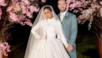 Maira Cardi divulga fotos de casamento com Thiago Nigro.