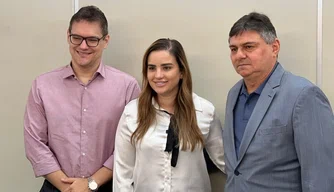 Bárbara do Firmino em reunião no TCE-PI