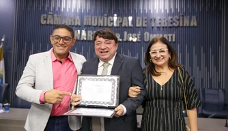 Secretário Tchesco Silva é homenageado na Câmara Municipal de Teresina.