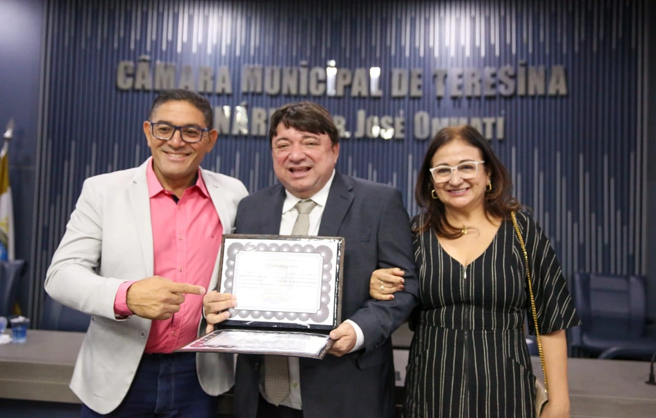 Secretário Tchesco Silva é homenageado na Câmara Municipal de Teresina.