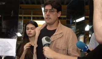 Ator Bruno De Luca presta depoimento em delegacia do Rio de Janeiro