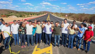 Rafael Fonteles inaugura aeródromo e estradas em Canto do Buriti