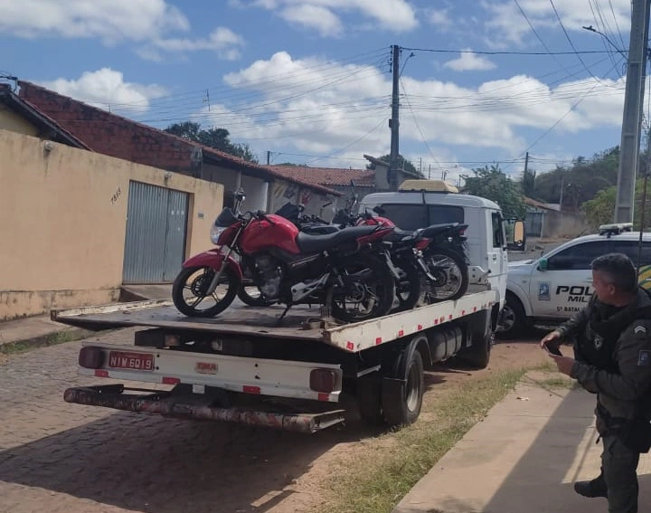 Motocicletas recuperadas no bairro Cidade Jardim em Teresina.