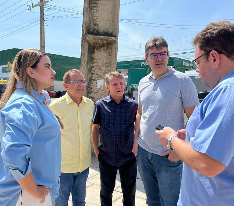 Bárbara do Firmino e Luciano Nunes visitam obra do calçadão da Avenida Noé Mendes.