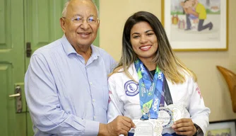 Dr. Pessoa recebe medalhista de prata