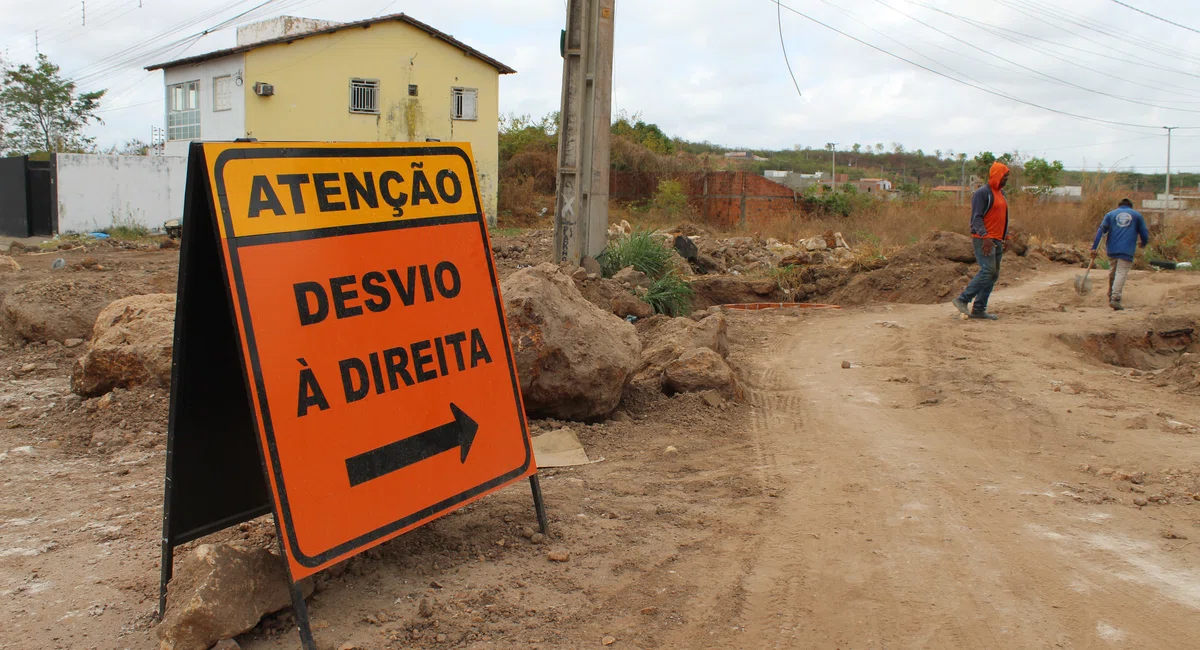 Dr. Pessoa visita obras da Av. Dom Helder Câmara