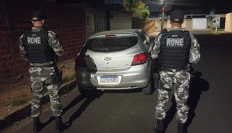 Polícia recupera carro roubado