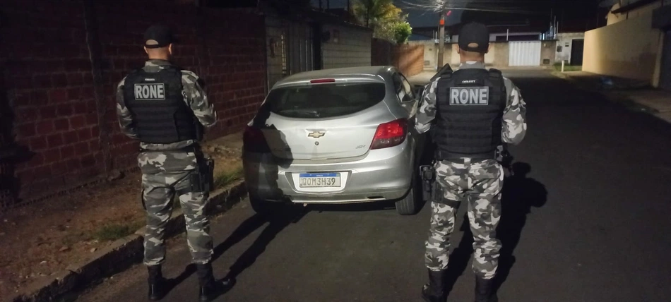 Polícia recupera carro roubado