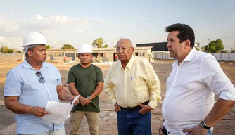 Dr. Pessoa visita obra do Hospital da Mulher na zona Sul de Teresina