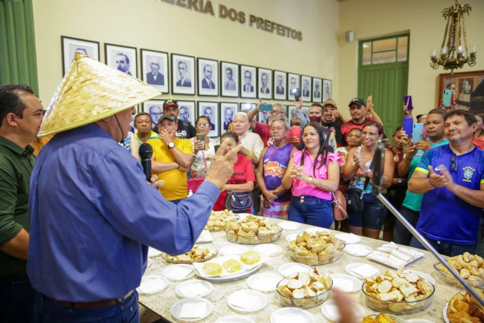 Prefeito Dr. Pessoa recebe ambulantes no Palácio da Cidade