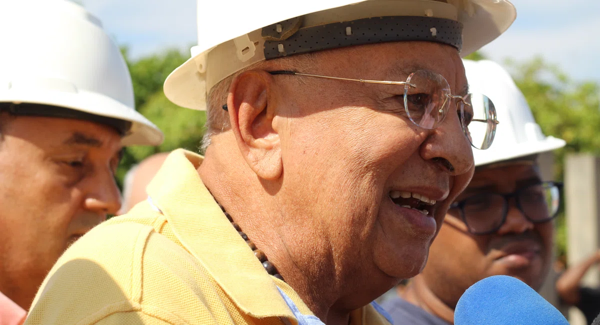 Prefeito Dr. Pessoa visita obra de creche no bairro Promorar