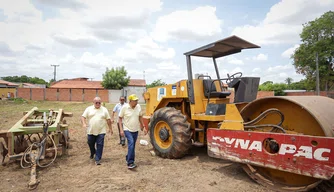 Prefeito Dr. Pessoa e o vereador Antônio José Lira visitam a obra