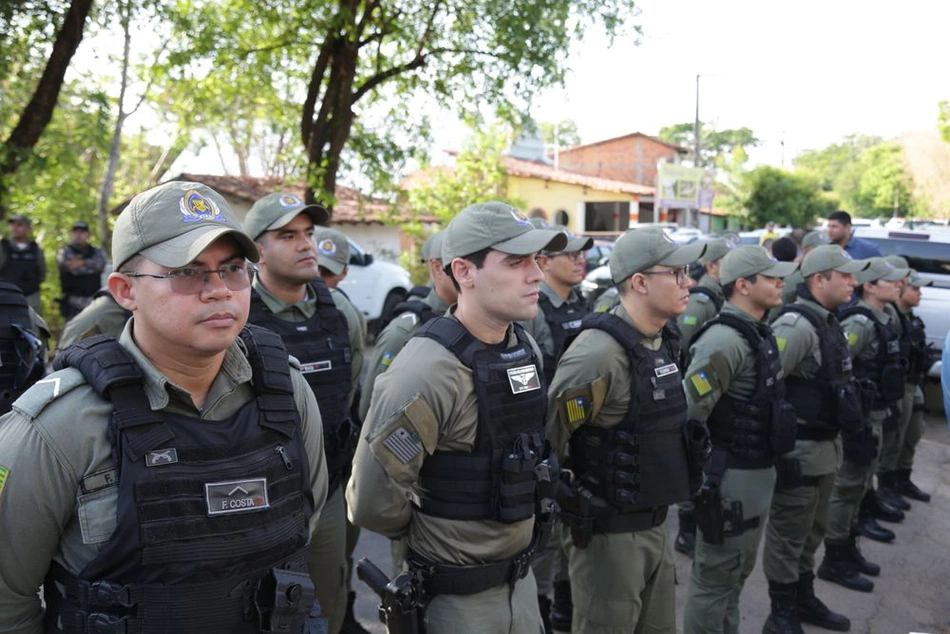 Policiais na inauguração da nova unidade de segurança