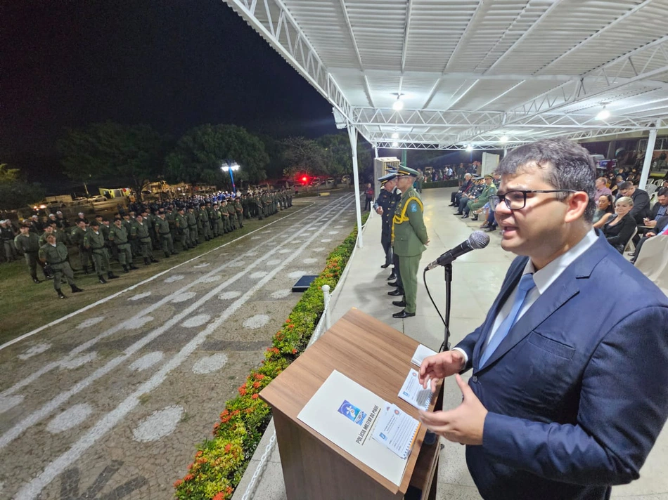 Secretário Chico Lucas em solenidade Cívico-Militar