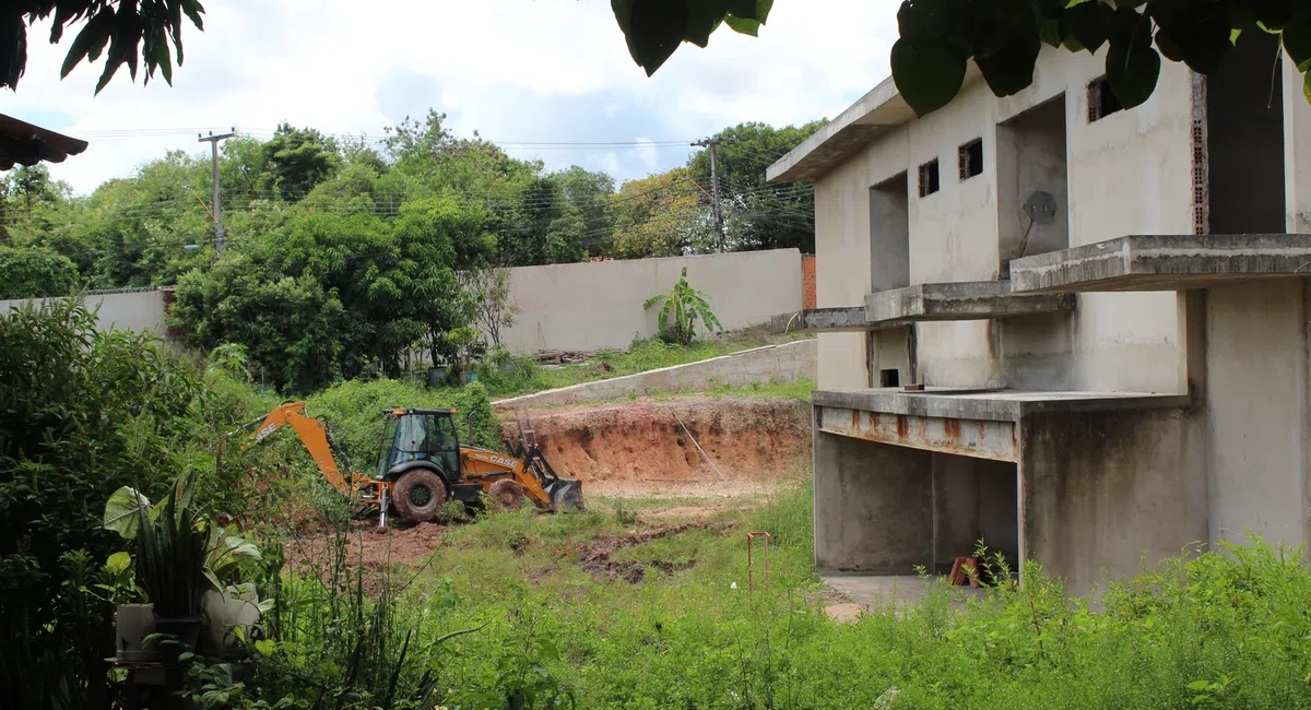 Construção de mansão do Grupo Claudino.