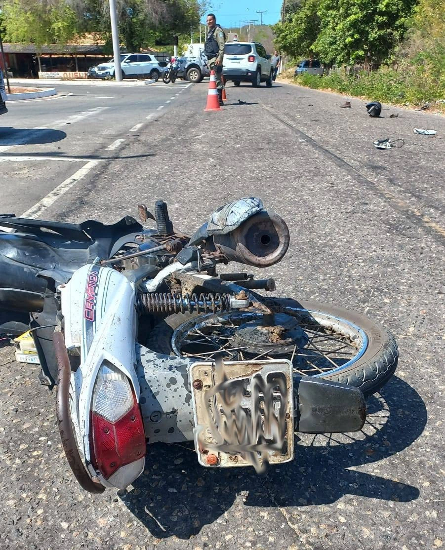 Colisão entre moto e carro deixa idoso morto em Parnaíba.