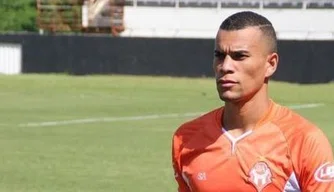 Jogador Carlinhos do Taubaté.