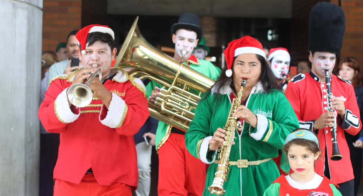 Visita do Papai Noel dos Correios na Alepi