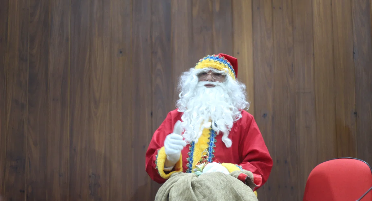 Visita do Papai Noel dos Correios na Alepi