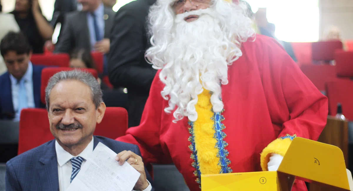 Visita do Papai Noel dos Correios na Alepi