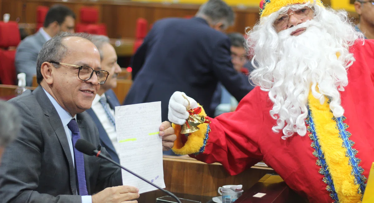 Visita do Papai Noel dos Correios na Alepi