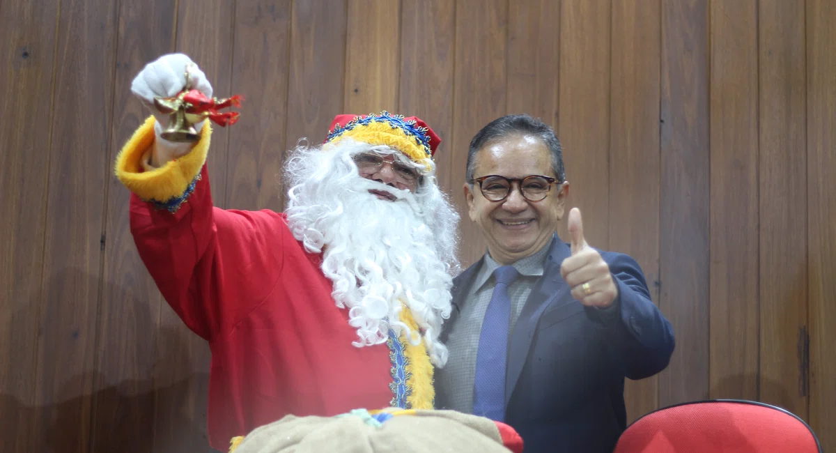 Visita do Papai Noel dos Correios na Alepi