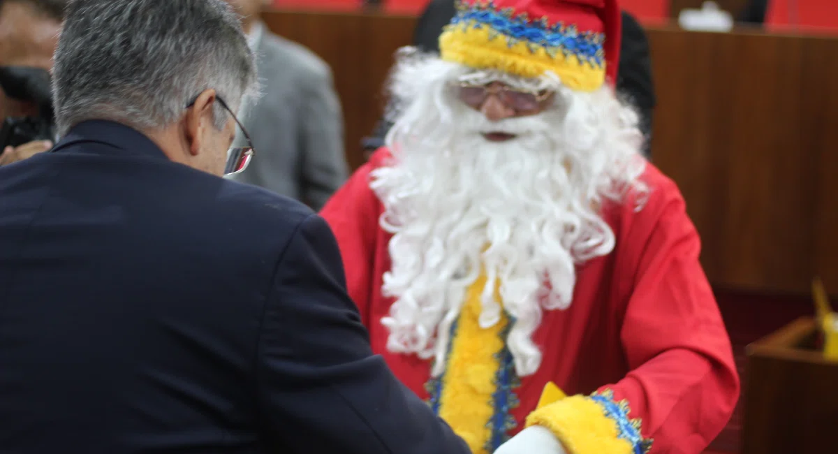 Visita do Papai Noel dos Correios na Alepi