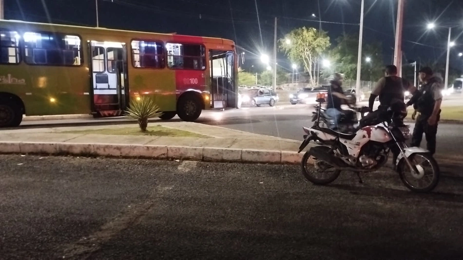 Cobrador de ônibus é detido