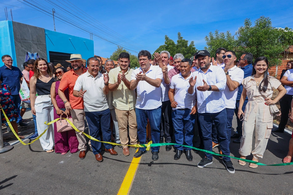 Rafael inaugura 8 mil m² de pavimentação asfáltica em Milton Brandão