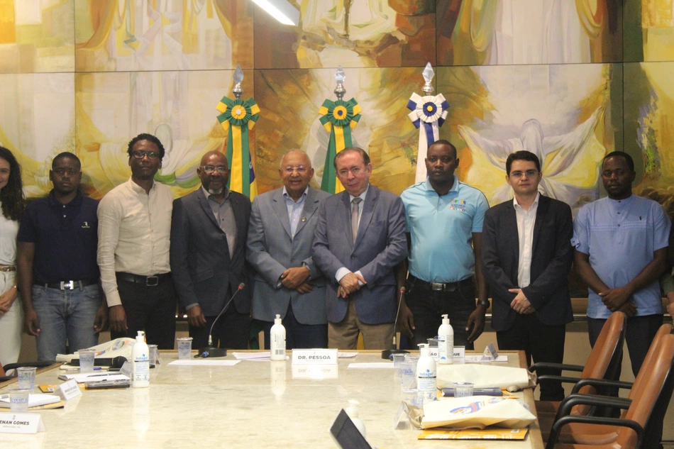 Representantes do Ministério de Obras Públicas, Habitação e Recursos Hídricos de Moçambique.