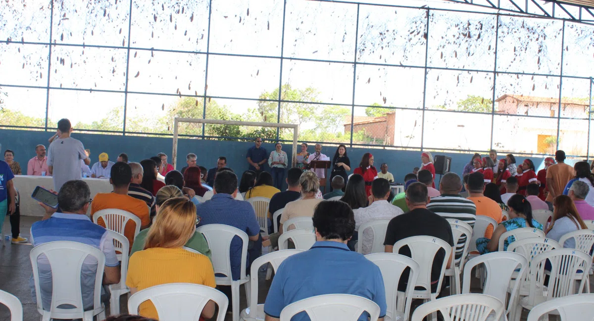 Dr. Pessoa assina ordem de serviço do CRAS Leste II