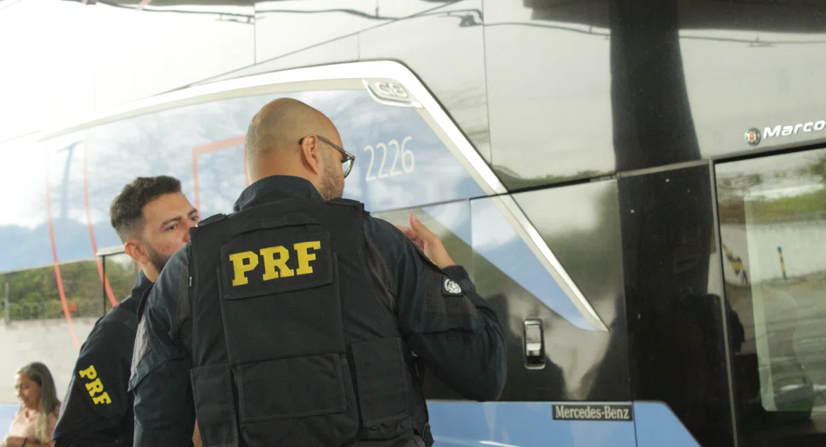 Ação educativa da PRF na rodoviária de Teresina