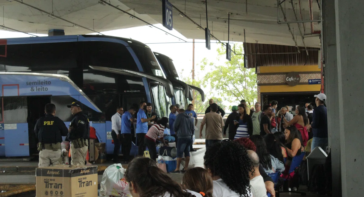 Ação educativa da PRF na rodoviária de Teresina