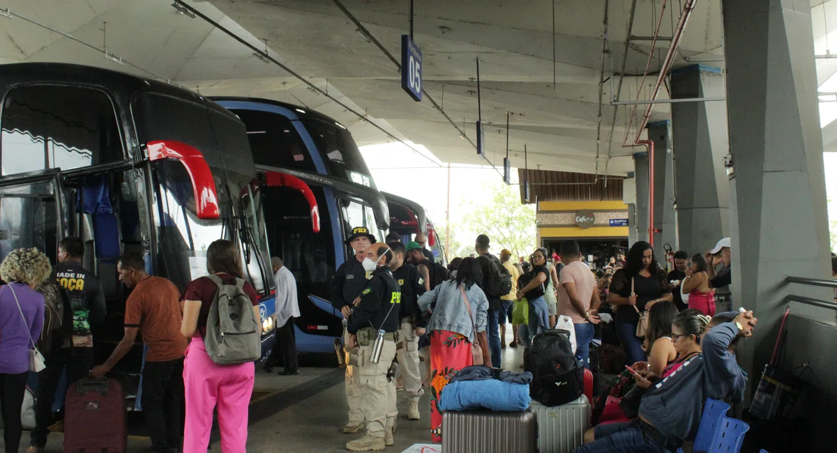 Ação educativa da PRF na rodoviária de Teresina