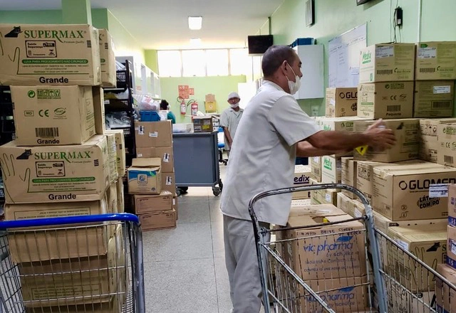 HUT recebe novo carregamento de insumos e medicamentos