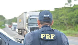 PRF-PI registra seis prisões e 4 acidentes com mortes durante Operação Natal 2023