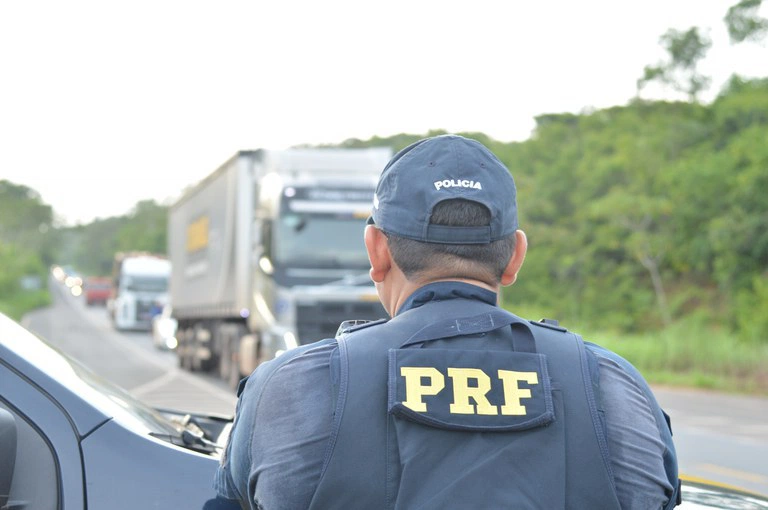 PRF-PI registra seis prisões e 4 acidentes com mortes durante Operação Natal 2023