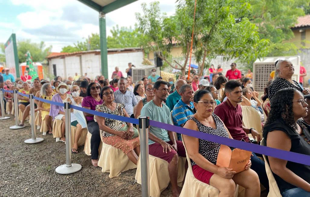 Governador entrega registro de imóveis em solenidade nesta quinta (28).