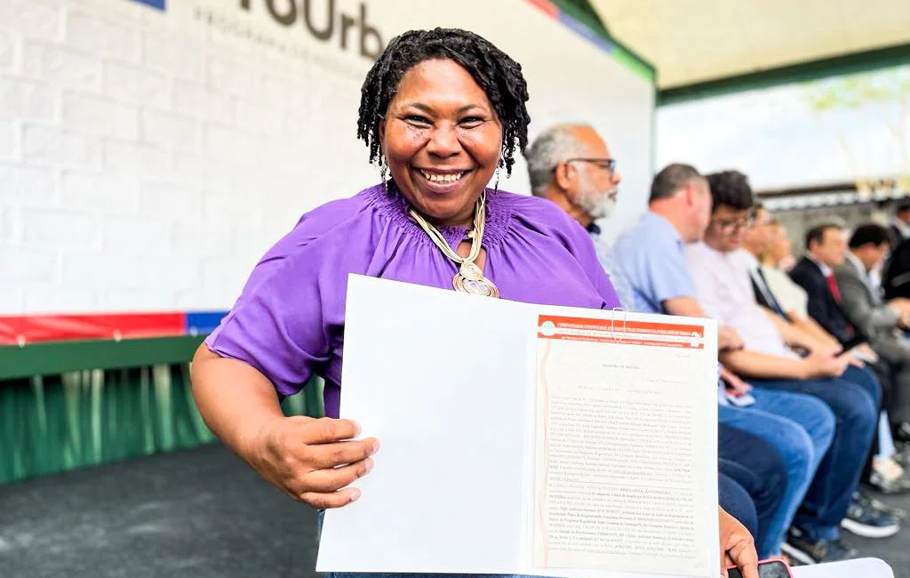 Governador entrega registro de imóveis em solenidade nesta quinta (28).