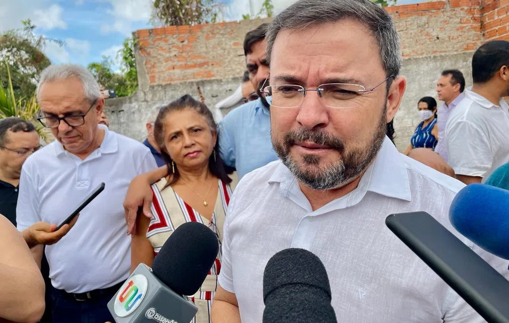 Governador entrega registro de imóveis em solenidade nesta quinta (28).